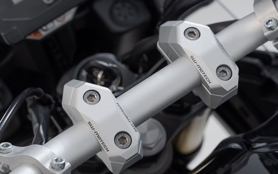 Lenkerverlegung variabel für Ø28 Lenker. H=28 mm. Verlegung 5/10/15/20/25/30 mm. Silbern. - Bild 3