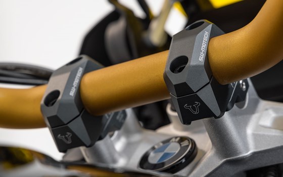 Lenkerverlegung variabel für Ø32 Lenker. H=30 mm. Verlegung 5/10/15/20/25/30 mm. Schwarz. - Bild 3