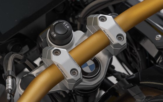 Lenkerverlegung variabel für Ø32 Lenker. H=30 mm. Verlegung 5/10/15/20/25/30 mm. Silbern. - Bild 4