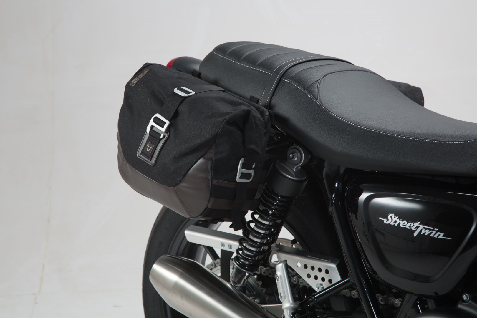 Triumph street shop twin saddlebags