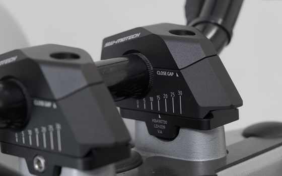 Lenkerverlegung variabel für Ø22 Lenker. H=25 mm. Verlegung 5/10/15/20/25/30 mm. Schwarz. - Bild 3