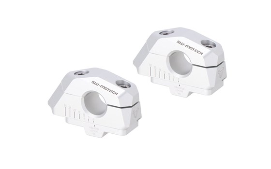 Lenkerverlegung variabel für Ø22 Lenker. H=25 mm. Verlegung 5/10/15/20/25/30 mm. Silbern. - Bild 1 Lenkerverlegung variabel für Ø22 Lenker. H=25 mm. Verlegung 5/10/15/20/25/30 mm. Silbern. - Bild 1