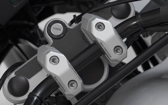 Lenkerverlegung variabel für Ø22 Lenker. H=25 mm. Verlegung 5/10/15/20/25/30 mm. Silbern. - Bild 4