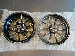 Neue Srambler 800/1100 Vorder- Hinterradfelge Neue Srambler 800/1100 Vorder- Hinterradfelge