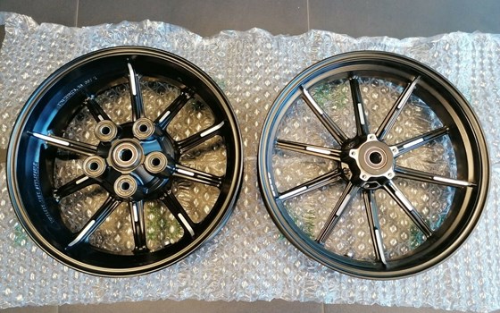 Neue Srambler 800/1100 Vorder- Hinterradfelge - Bild 2