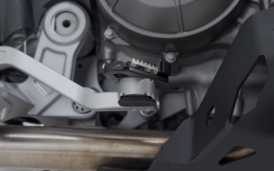 Fußbremshebel-Erweiterung. Schwarz. Aprilia Tuareg 660 (21-) / Rally (24-). - Bild 3