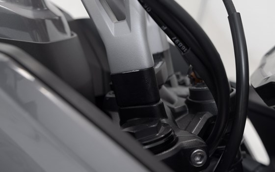 Lenkererhöhung. H=30 mm. Schwarz. Triumph Tiger 660/ 800 Sport. - Bild 1 Lenkererhöhung. H=30 mm. Schwarz. Triumph Tiger 660/ 800 Sport. - Bild 1