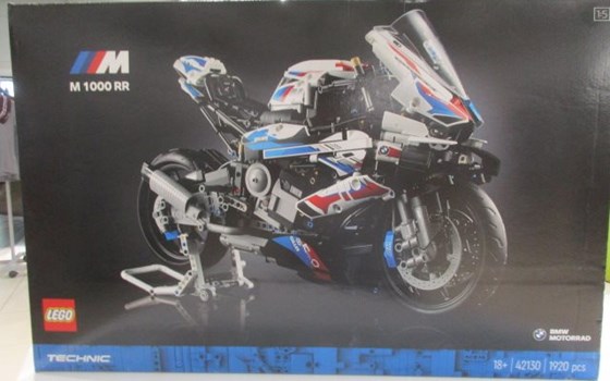 LEGO Technic BMW M 1000 RR - Bild 1
