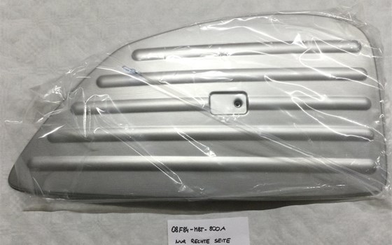 Honda Seitenkofferdeckel Blende - Bild 1 Honda Seitenkofferdeckel Blende - Bild 1