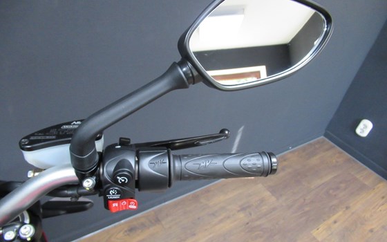 MV Agusta BRUTALE 800 RR SCHWARZ/ROT 2022 - Bild 10