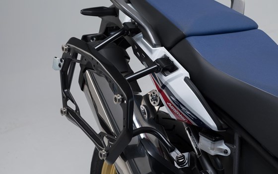 PRO Seitenträger. Schwarz. Honda CRF1000L Africa Twin (15-17). - Bild 4 PRO Seitenträger. Schwarz. Honda CRF1000L Africa Twin (15-17). - Bild 4