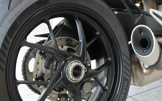 DUCATI STREETFIGHTER V2 2023 - Bild 6