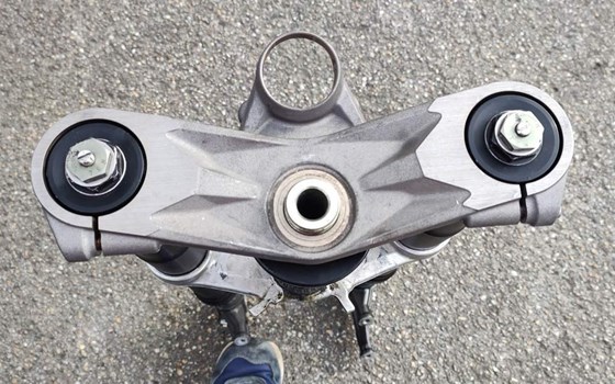 Kawasaki zx6r 2007 2008 Gabel Gabelbrücke defekt - Bild 1 Kawasaki zx6r 2007 2008 Gabel Gabelbrücke defekt - Bild 1