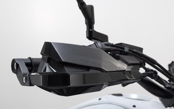 KOBRA Handprotektoren-Kit. Schwarz. Yamaha MT-07, MT-09, XSR700/900. - Bild 3 KOBRA Handprotektoren-Kit. Schwarz. Yamaha MT-07, MT-09, XSR700/900. - Bild 3