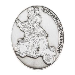 Plakette Christophorus auf Vespa