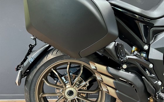 MV AGUSTA TURISMO VELOCE LUSSO SCS 2023 - Bild 2