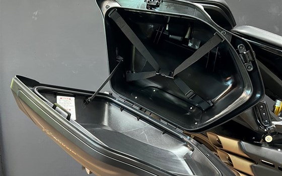 MV AGUSTA TURISMO VELOCE LUSSO SCS 2023 - Bild 5