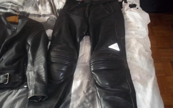 Lederkombis, Lederjacken und Lederhosen - Bild 4