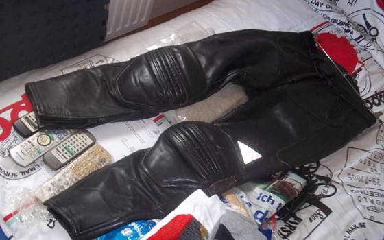 Lederkombis, Lederjacken und Lederhosen - Bild 5 Lederkombis, Lederjacken und Lederhosen - Bild 5