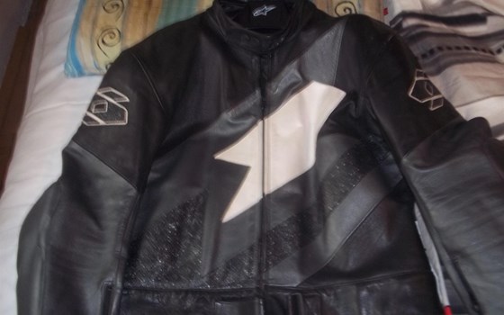 Lederkombis, Lederjacken und Lederhosen - Bild 8 Lederkombis, Lederjacken und Lederhosen - Bild 8