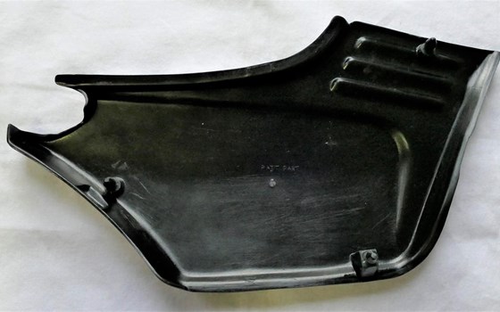 Seitendeckel, links, unlackiert, für alle CB 750 F RC04, CB 900 F SC01/09, CB 1100 F SC11 - Bild 2