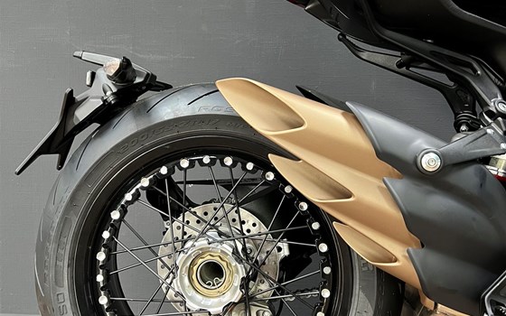 MV Agusta Dragster 800 RR Rot/Schwarz SCS 2022 - Bild 2