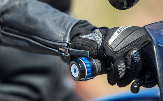 Gasgriff-Arretierung R 12 (+R nineT) CRUISE CONTROL- schwarz - Bild 3