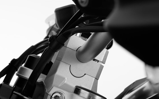 Lenkererhöhung ERGO für Modelle mit BMW Navi F 750 GS / F 8- silber - Bild 3