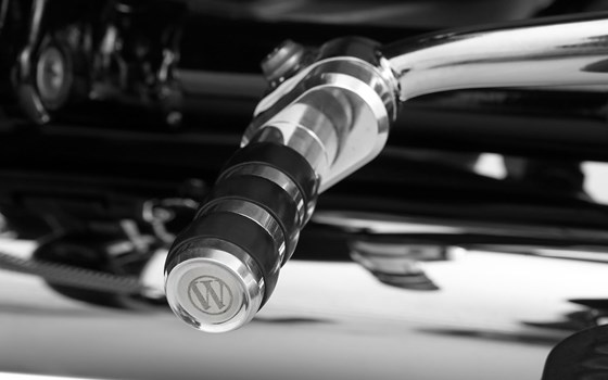 R 18-Schalthebelverlängerung für Modelle mit Trittbrett - poliert - vorne - Bild 3 R 18-Schalthebelverlängerung für Modelle mit Trittbrett - poliert - vorne - Bild 3