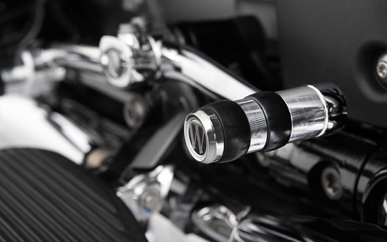 R 18-Schalthebelverlängerung für Modelle mit Trittbrett - poliert - hinten - Bild 2