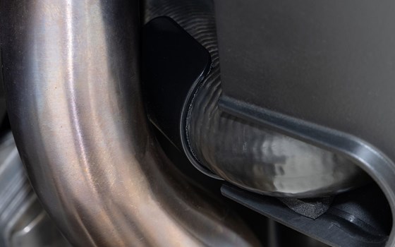 Hitzeschutzblech für Wasserkühlerschlauch Pan America 1250- schwarz - Bild 1