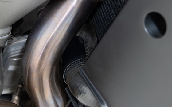 Hitzeschutzblech für Wasserkühlerschlauch- schwarz - Bild 3 Hitzeschutzblech für Wasserkühlerschlauch- schwarz - Bild 3