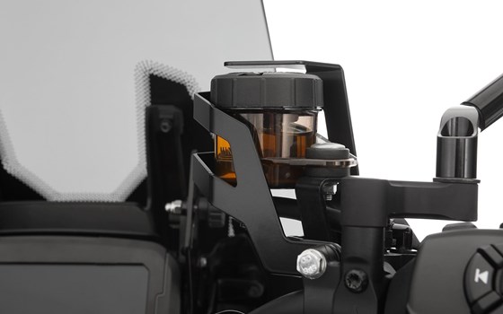 Bremsflüssigkeitsbehälter Schutz - schwarz - vorne - Bild 2 Bremsflüssigkeitsbehälter Schutz - schwarz - vorne - Bild 2