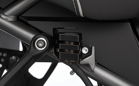 Bremsflüssigkeitsbehälter Schutz - schwarz - hinten - Bild 2 Bremsflüssigkeitsbehälter Schutz - schwarz - hinten - Bild 2