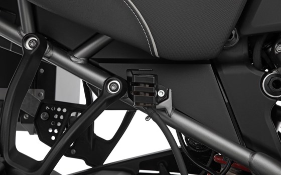 Bremsflüssigkeitsbehälter Schutz - schwarz - hinten - Bild 3 Bremsflüssigkeitsbehälter Schutz - schwarz - hinten - Bild 3