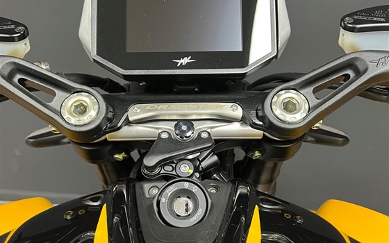 MV Agusta DRAGSTER RR SCS black/yellow 2023 - Bild 10
