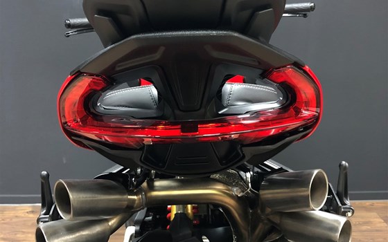 MV Agusta BRUTALE 1000 RS red 2024 - Bild 9