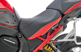 Fahrersitzbank AKTIVKOMFORT Multistrada V4 - schwarz-rot - tief