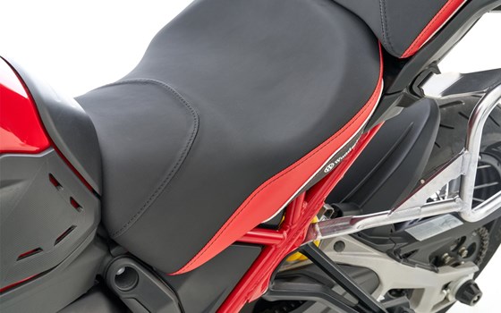 Fahrersitzbank AKTIVKOMFORT Multistrada V4 - schwarz-rot - tief - Bild 2