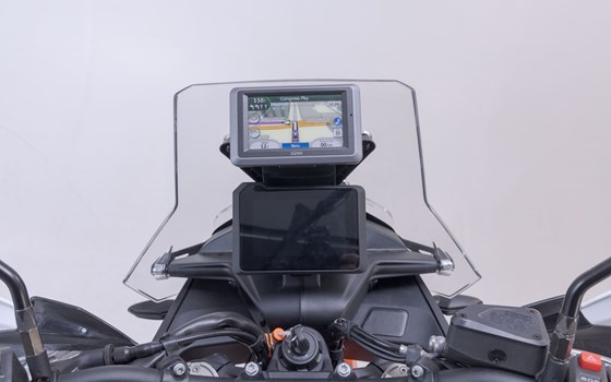 Navi-Halter im Cockpit. Schwarz. KTM 890 Adv (22-), 890 SM T (23-). - Bild 4