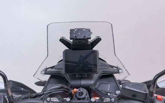 Navi-Halter im Cockpit. Schwarz. KTM 890 Adv (22-), 890 SM T (23-). - Bild 5