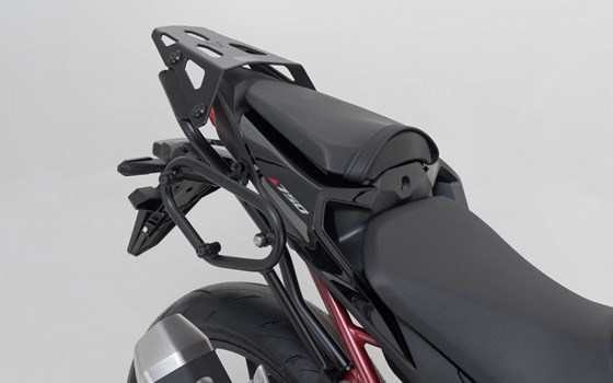 STREET-RACK Gepäckträger. Schwarz. Honda CB750 Hornet (22-). - Bild 2