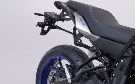 PRO Seitenträger. Schwarz. Yamaha MT-07 Tracer (16-). - Bild 3