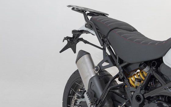 PRO Seitenträger US-Modell. Schwarz. Ducati DesertX (22-) / Rally (23-). - Bild 5