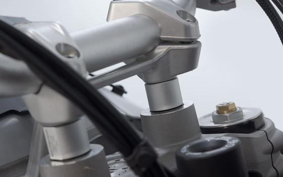 Lenkererhöhung. Silbern. Ducati DesertX (22-). - Bild 2