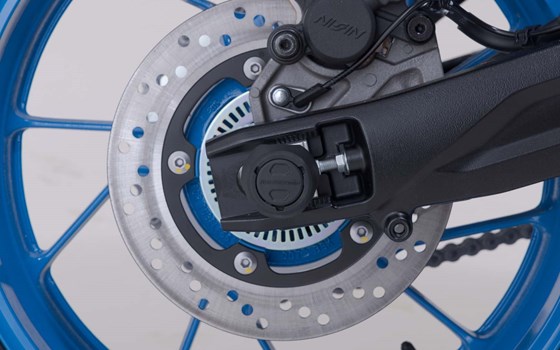 Sturzpad-Kit für Hinterachse. Schwarz. Suzuki GSX-8S / GSX-8R (22-). - Bild 3