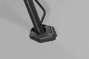 Seitenständerfuß-Verbreiterung. Schwarz/Silbern. CFMoto 300NK/ 800MT/-X/ 1000MT-X.
