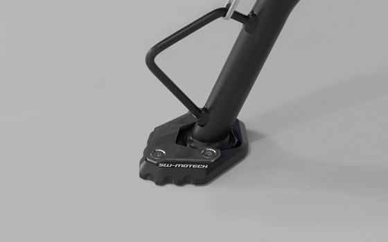 Seitenständerfuß-Verbreiterung. Schwarz/Silbern. CFMoto 800MT / 800MT-X. - Bild 3