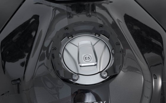 PRO Tankring. Schwarz. Voge 500R, 650 DS/X (22-). - Bild 5