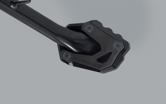 Seitenständerfuß-Verbreiterung. Schwarz/Silbern. Suzuki-Modelle. - Bild 1 Seitenständerfuß-Verbreiterung. Schwarz/Silbern. Suzuki-Modelle. - Bild 1